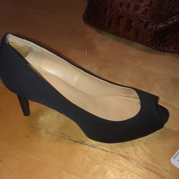 Liz Claiborne peep toe heel! - Picture 5 of 7